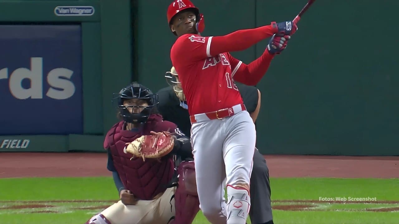 Jorge Soler bateando con Los Angeles Angels