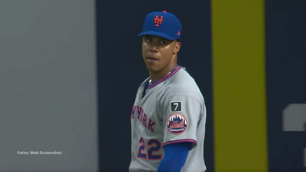 Juan Soto en los jardines con New York Mets