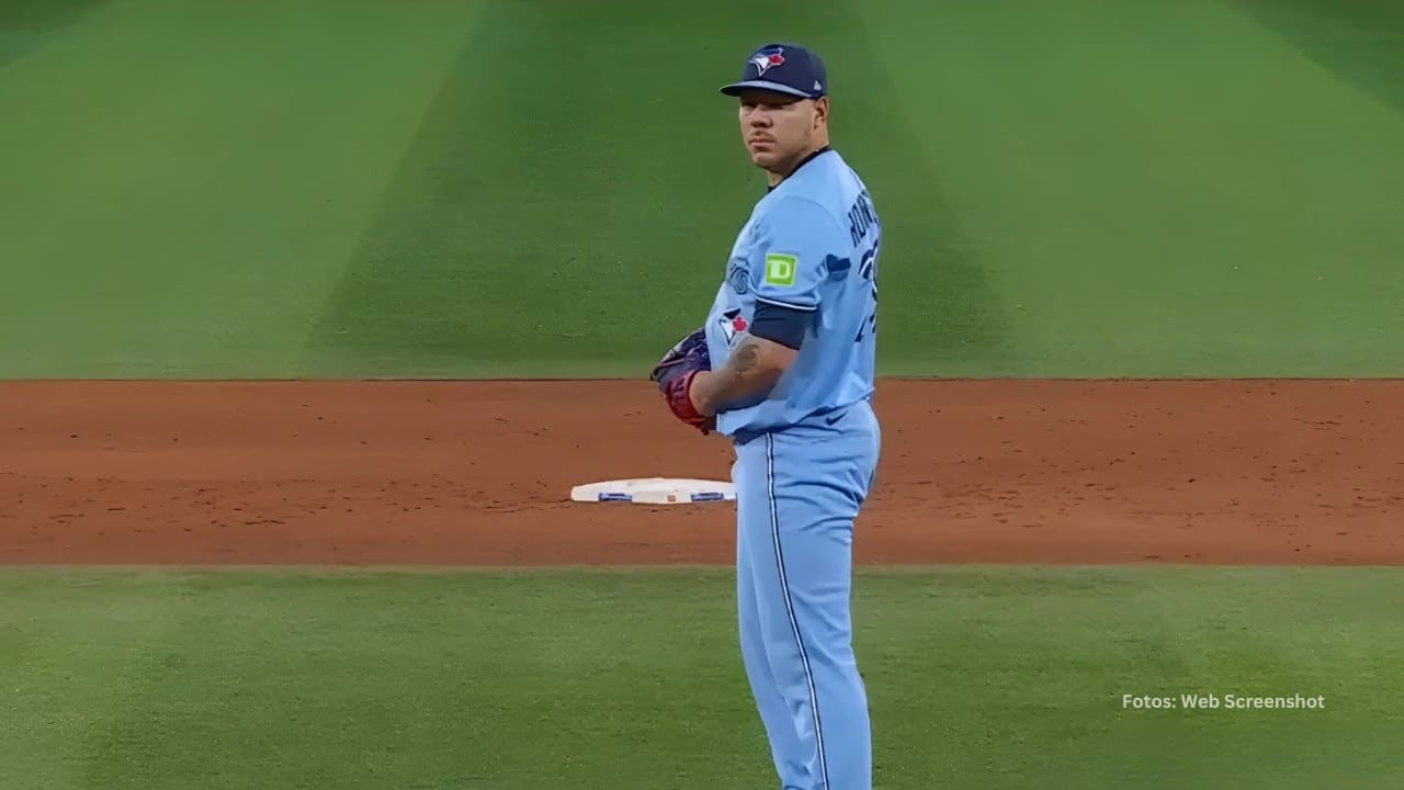 Yariel Rodriguez en la lomita con Toronto Blue Jays