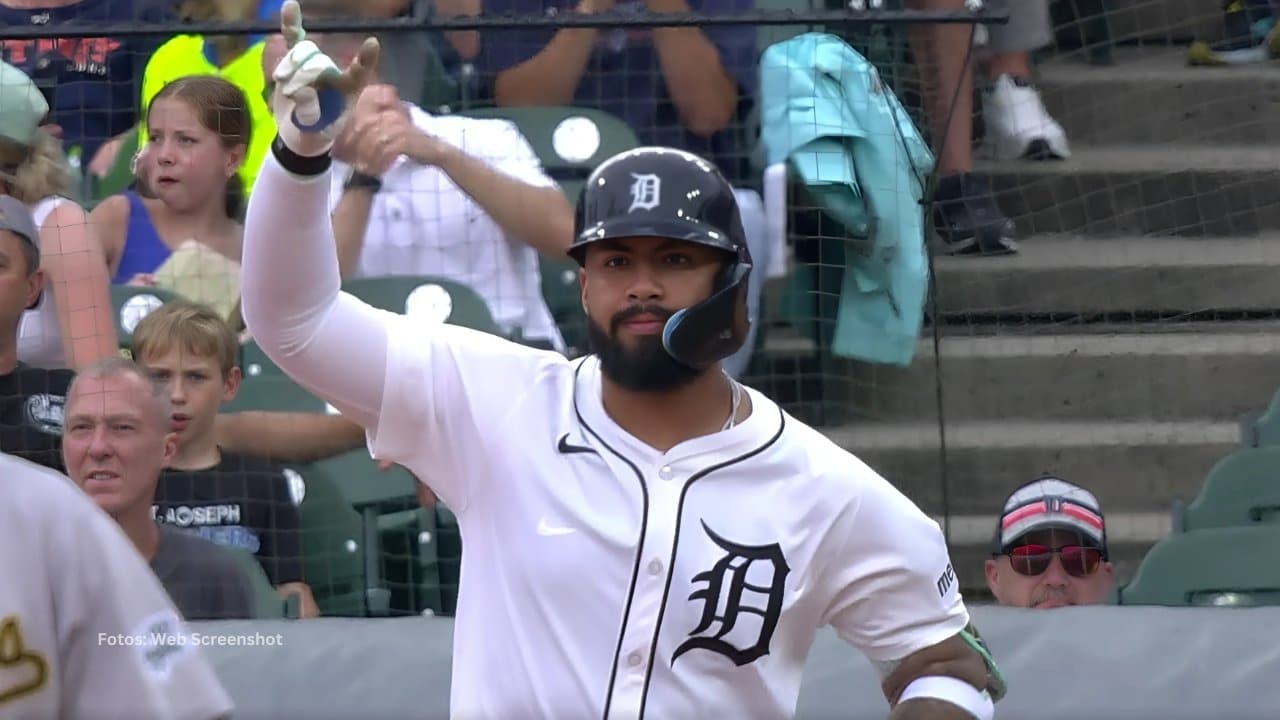 Gleyber Torres recorre las bases con la mano arriba tras cuadrangular con Detroit Tigers