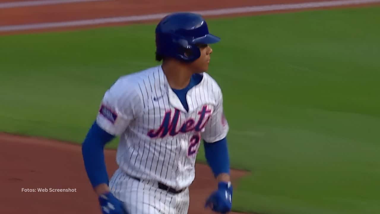 Juan Soto recorriendo las bases con New York Mets tras dar jonrón