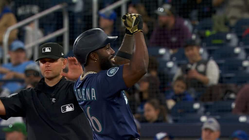 Randy Arozarena celebra un batazo con Seattle Mariners