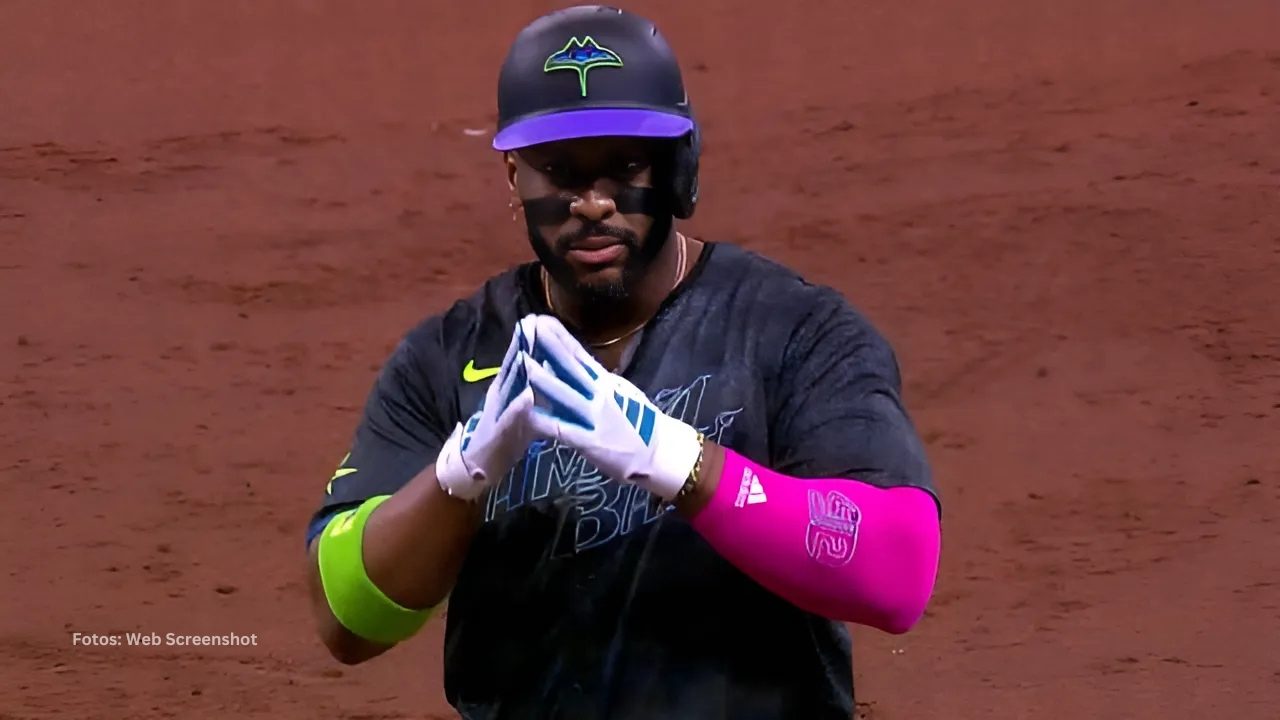 Yandy Diaz celebra batazo con Tampa Bay Rays