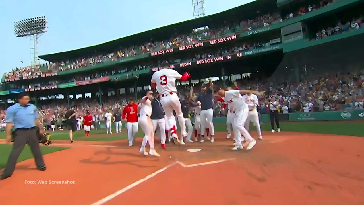 Boston Red Sox remontó un déficit de cuatro carreras que sufrió en la misma primera entrada y estuvo abajo en el marcador en múltiples ocasiones.